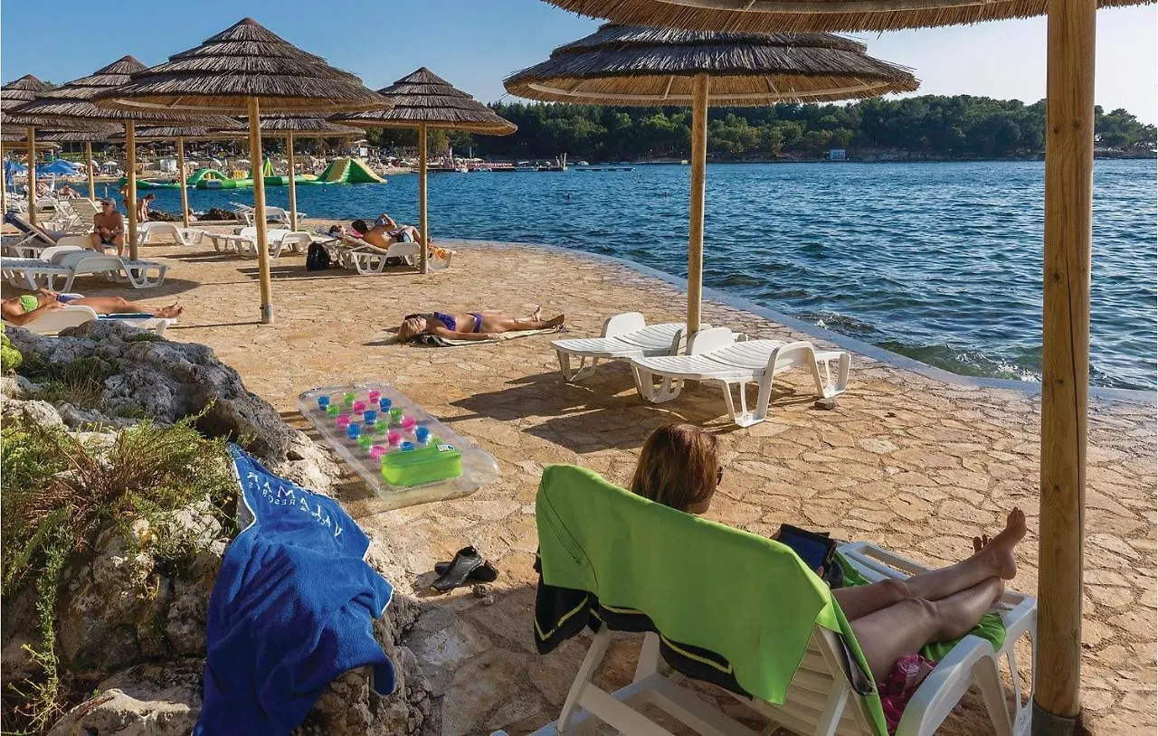 2 Bedroom Beautiful Apartment In Poreč