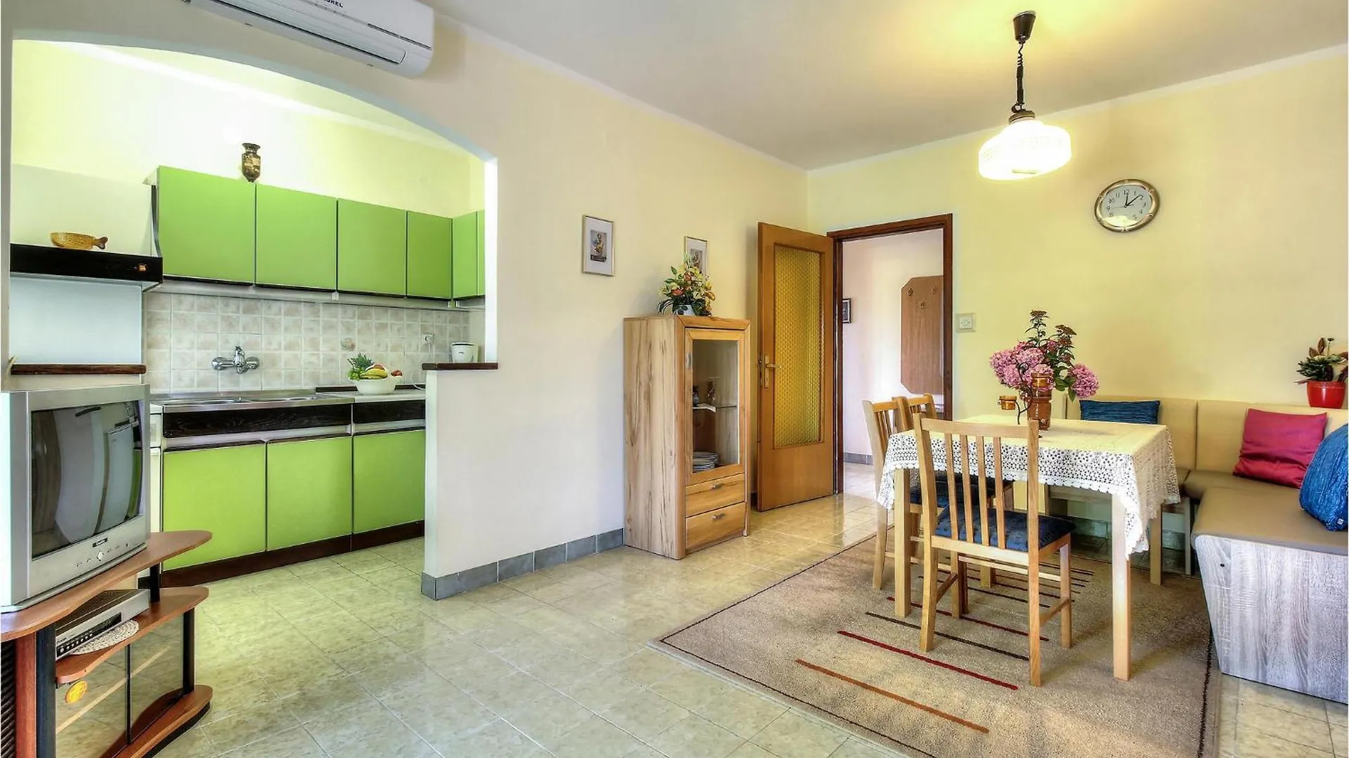 2 Bedroom Beautiful Apartment In Poreč