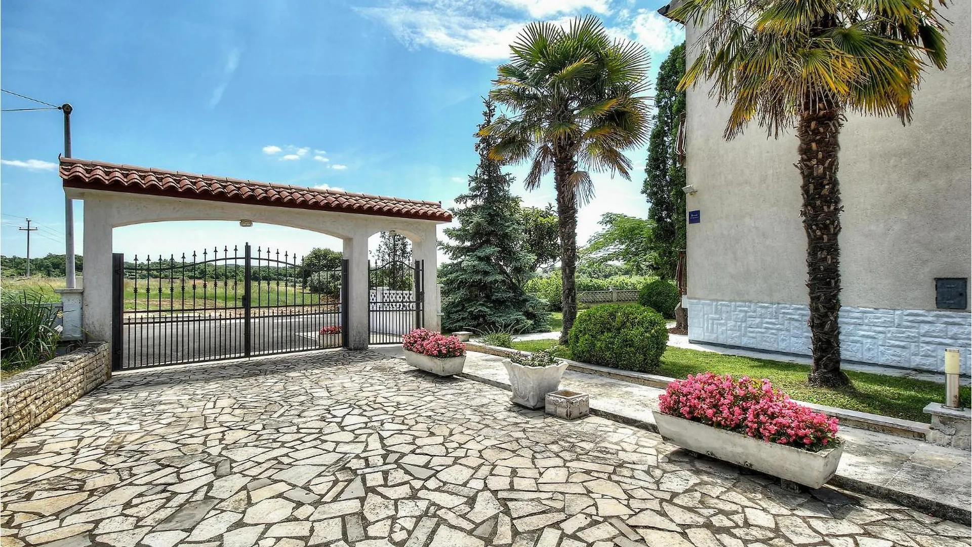 2 Bedroom Beautiful Apartment In Poreč Chorvatsko