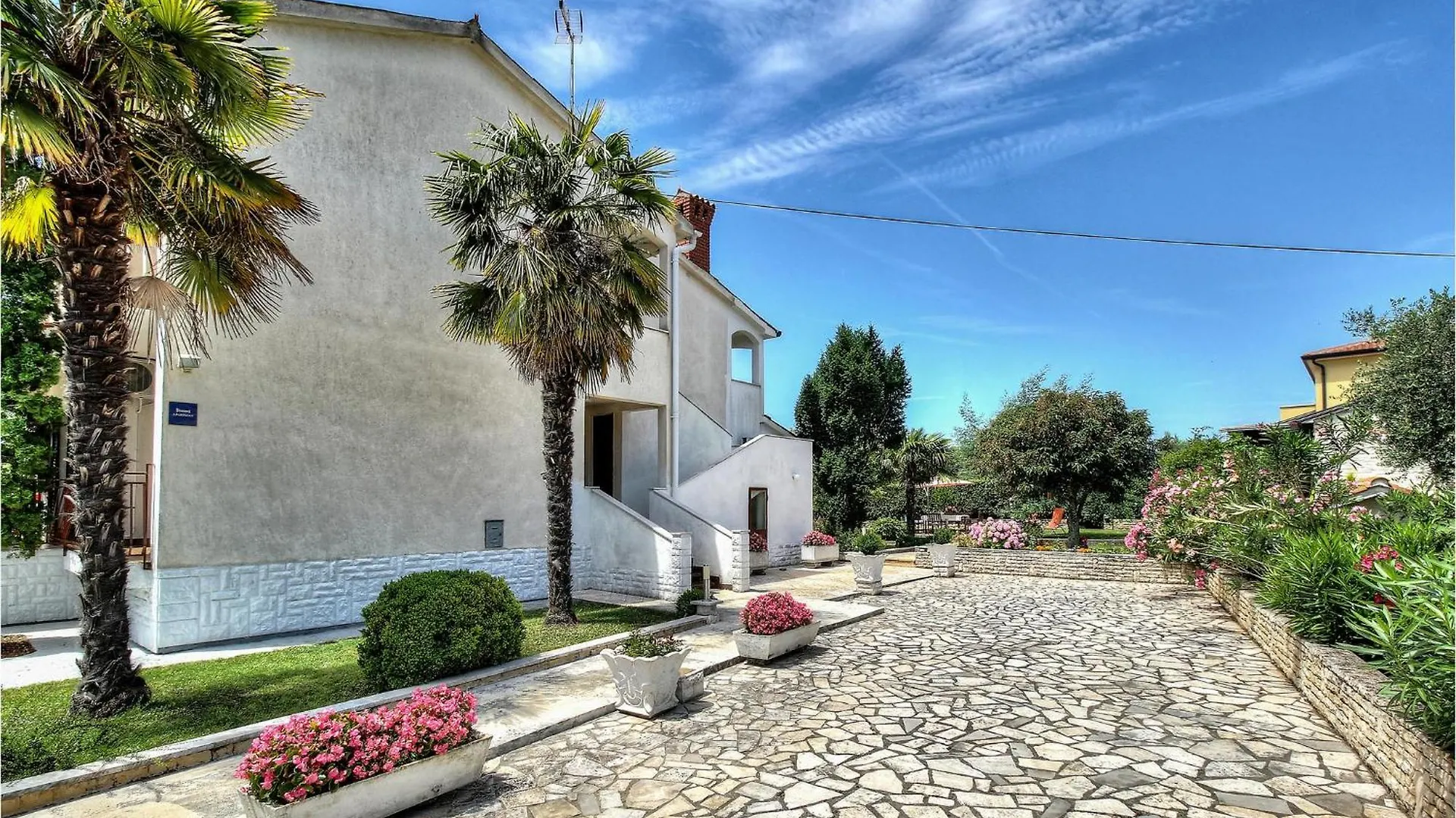 2 Bedroom Beautiful Apartment In Porec
