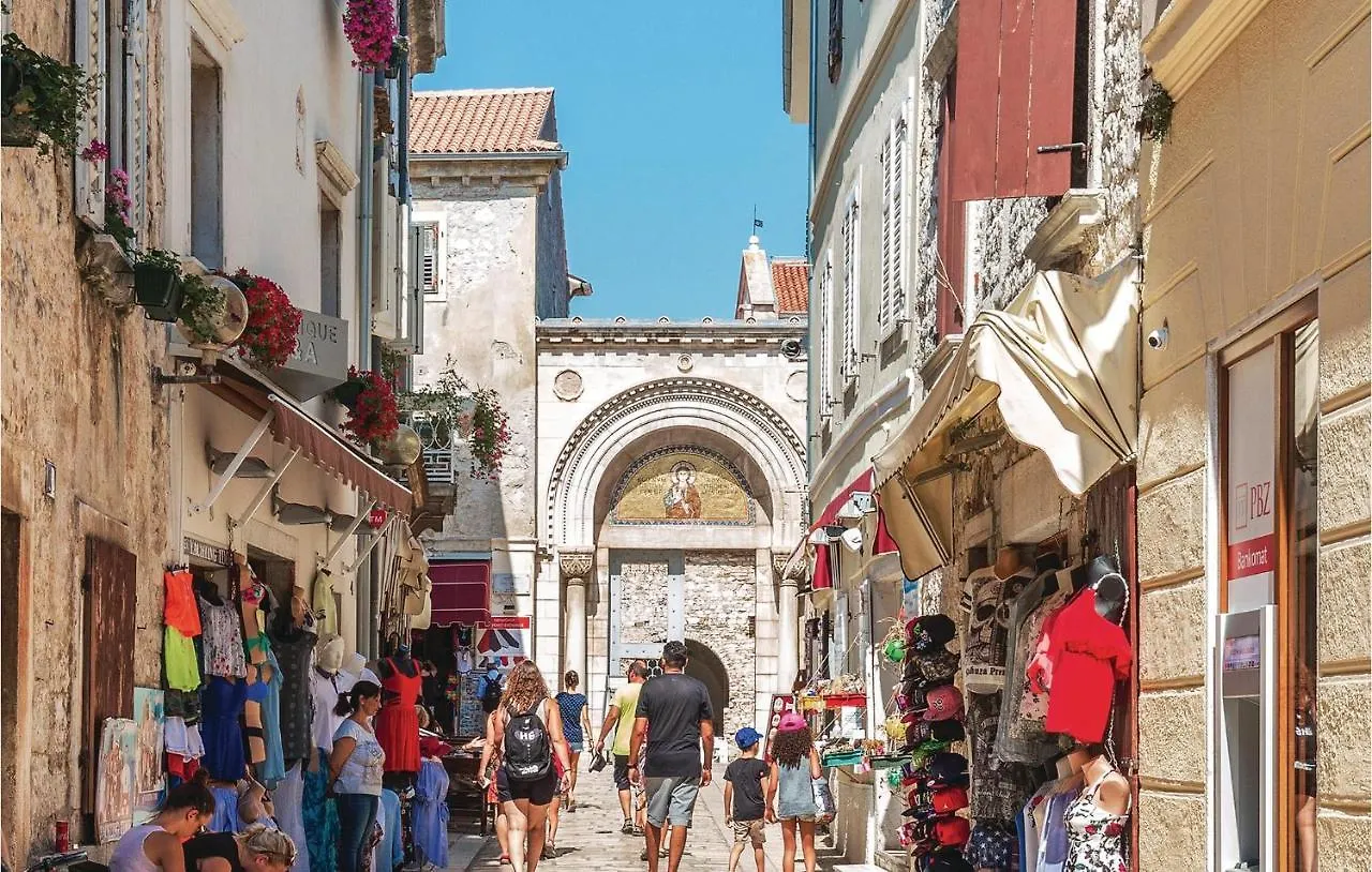 2 Bedroom Beautiful Apartment In Porec